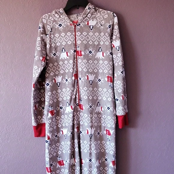 Matching Women's Polarbear Pajamas - Picture 16 of 17